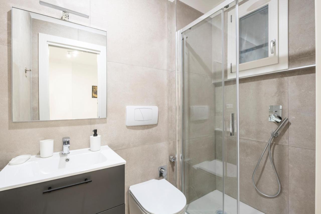 Easystayrome 10 Pax 3 Baths 1 Min From Metro Exterior photo